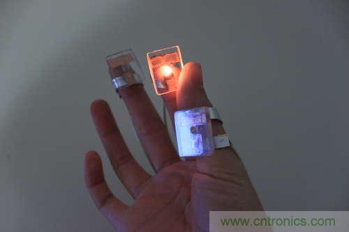 LED多點(diǎn)觸控手套DIY：把各部分焊接起來，測試