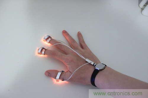 LED多點(diǎn)觸控手套DIY：把各部分焊接起來，測試