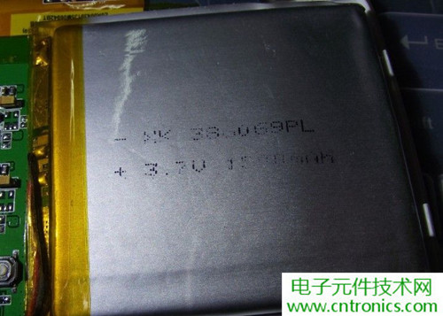 探秘電子紙！一款電紙書的電子墨水屏拆解