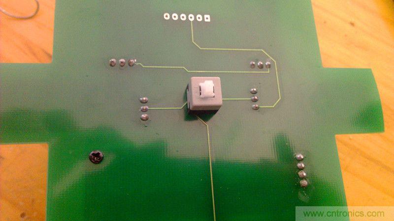 牛人力作！PCB版藍牙智能小車DIY