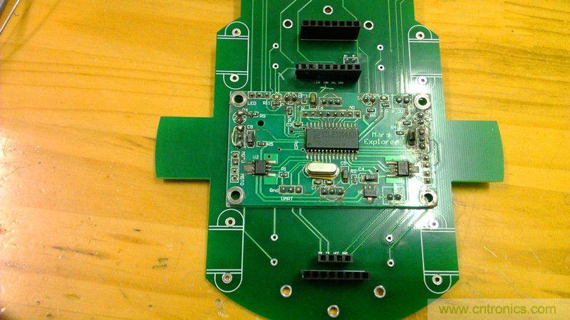 牛人力作！PCB版藍牙智能小車DIY