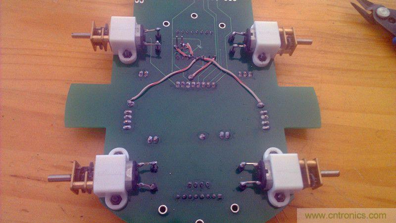 牛人力作！PCB版藍牙智能小車DIY