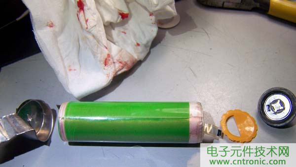 筆記本電池拆解，探秘電池內(nèi)部結(jié)構(gòu)