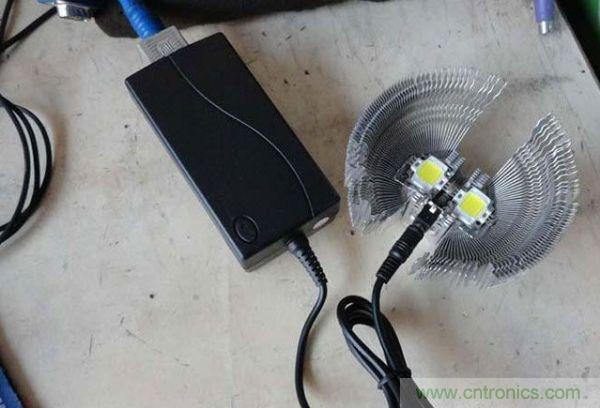 變廢為寶！風(fēng)扇散熱器變身山寨LED燈
