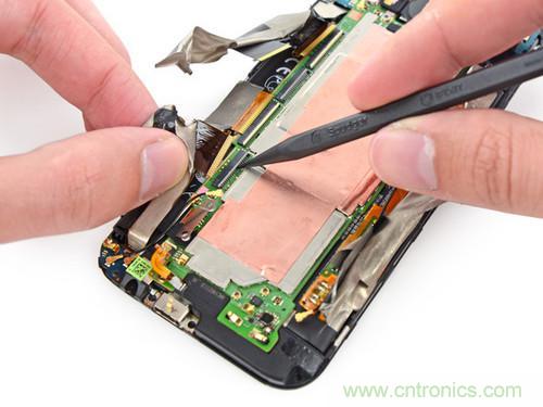 牛人強(qiáng)拆！新HTC One(M8)真機(jī)精密做工難修理
