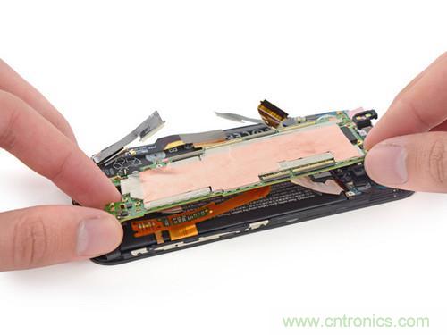 牛人強(qiáng)拆！新HTC One(M8)真機(jī)精密做工難修理