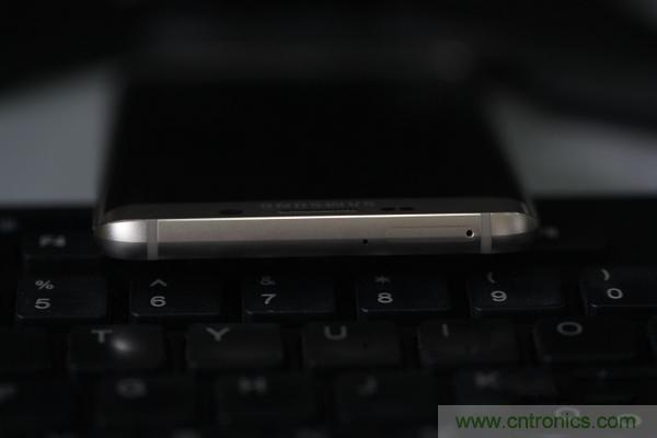 三星S6 Edge+拆解：比S6 Edge加在哪里？
