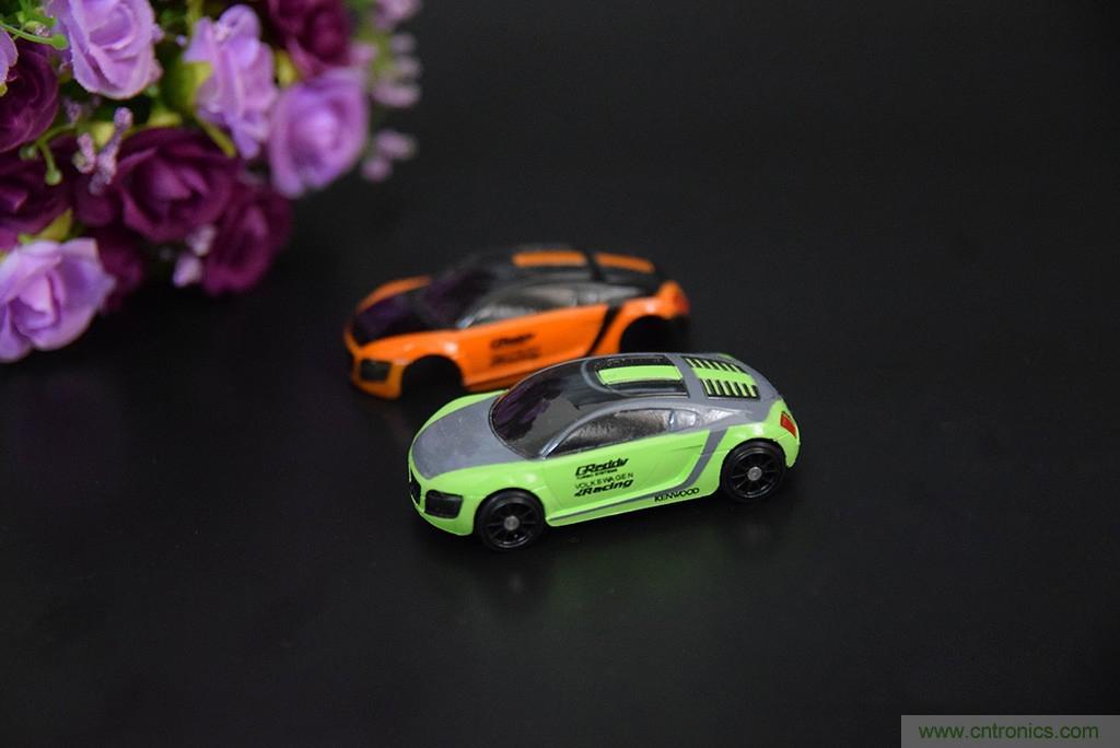 虛擬與現(xiàn)實相結(jié)合的飛車游戲，讓你體驗速度與激情的碰撞！