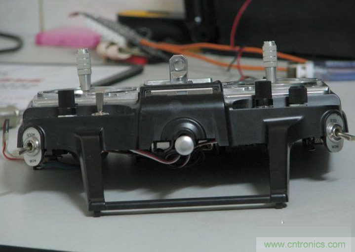 無人機(jī) DIY 制作全過程，酷得不要不要的！