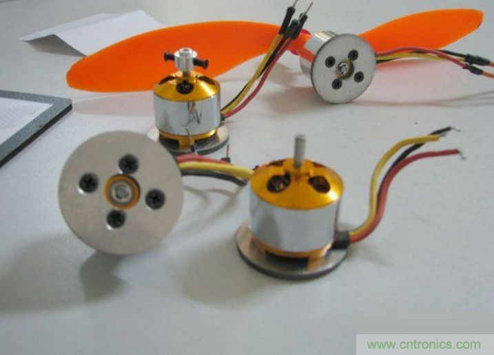 無人機(jī) DIY 制作全過程，酷得不要不要的！