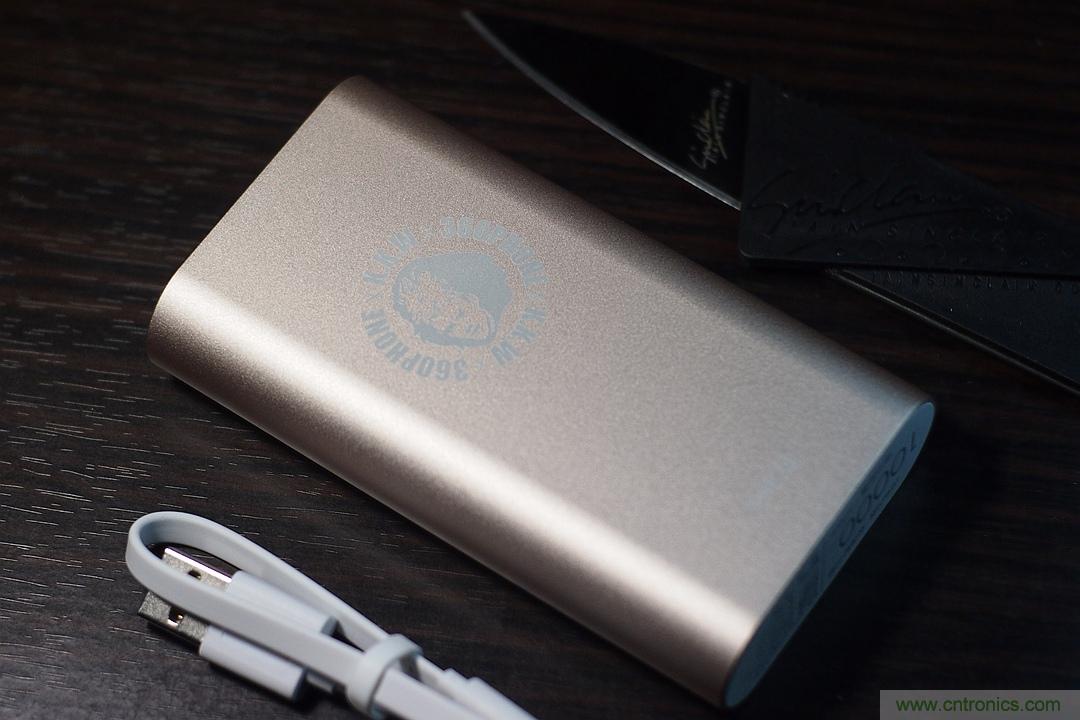 移動(dòng)電源也玩雙引擎？快到你想象不到