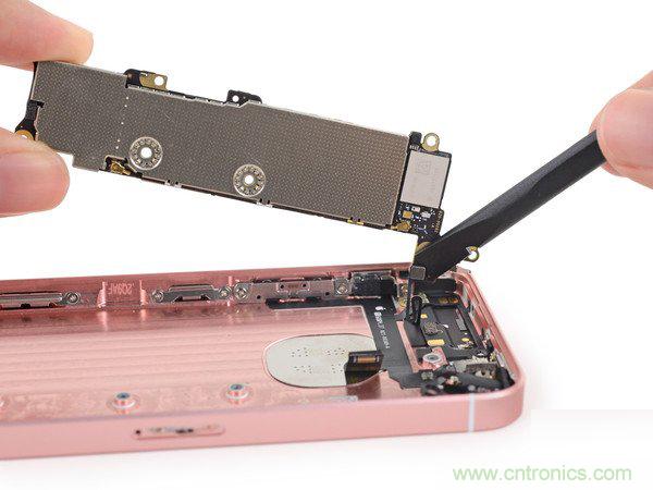 有什么地方?jīng)]有變？iPhone SE真機(jī)拆解