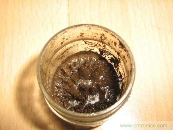 藝術(shù)源于生活，用生活中的物件也能制作磁流體