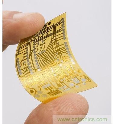 這款PCB是由納米尺寸的3D打印機的。