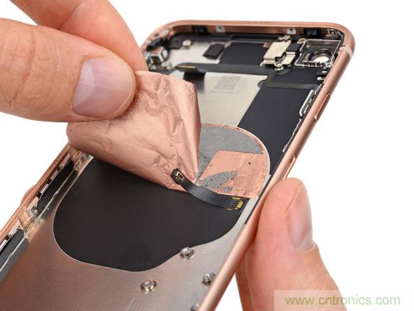 iPhone 8首拆：無(wú)線充電版本的iPhone 7？