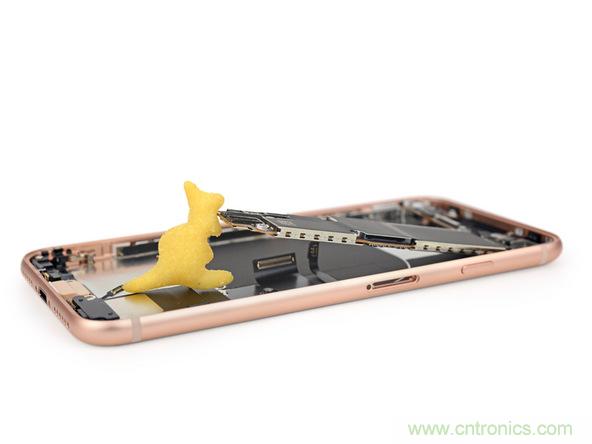 iPhone 8首拆：無(wú)線充電版本的iPhone 7？