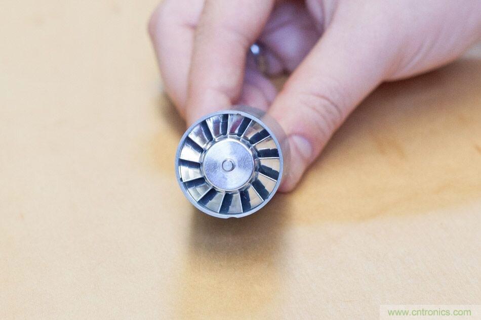 拆解戴森吹風(fēng)機：近三千元的價格貴在哪？