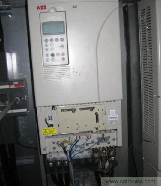 變頻器的輸出頻率調(diào)高，那么輸出電壓將如何提高？