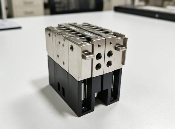 控制信號(hào)的“蒲公英”:中間繼電器如何實(shí)現(xiàn)安全的多路分發(fā)與隔離 控制信號(hào)的“蒲公英”:中間繼電器如何實(shí)現(xiàn)安全的多路分發(fā)與隔離